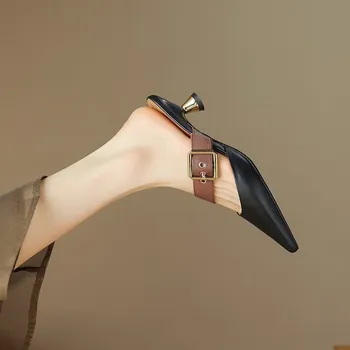 Sexy Slingback Dedo Apontado Mulheres Chinelos de quarto Moda Meados de Salto Sandálias Outono Mulas Sapatos 2023 Novos Slides Fivela de Mulheres Flip-flops Bombas