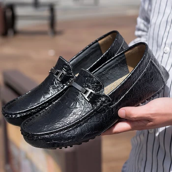 Couro genuíno Homens Sapatas de deslizamento na moda Casual de Luxo da Marca Formal de Mens Sapatos de estilo italiano Masculino de Sapatos de Barco homens mocassins